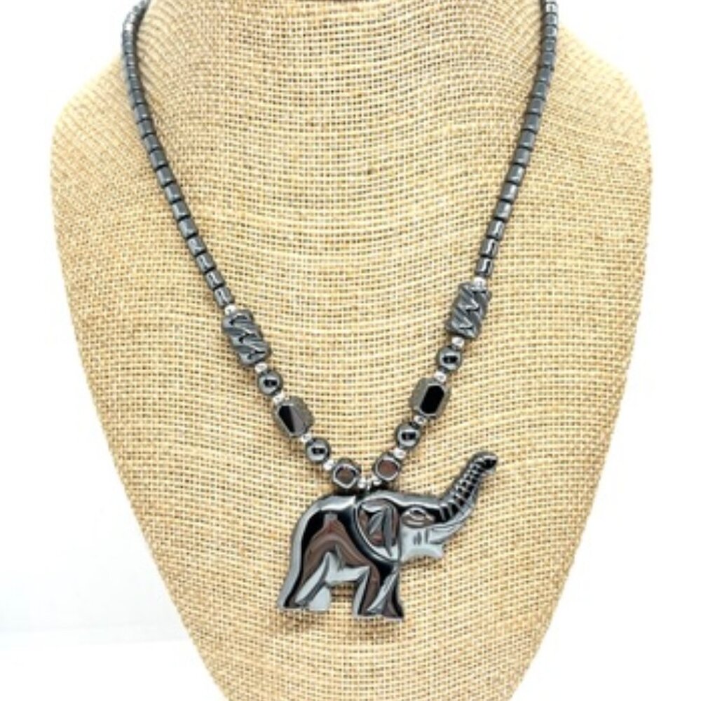 VINTAGE HEMATITE ELEPHANT NECKLACE GEMSTONE ANIMAL PENDANT BEADED STATEMENT BOHO